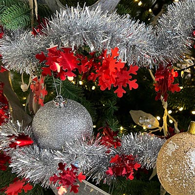 Гирлянда Мишура серебр Снежинки крас 2мG
