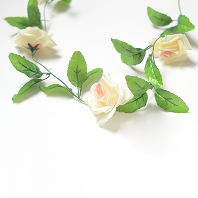 Лиана с розами 9 голов персиковый 230см