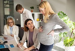 Как проводить коллегу в декрет