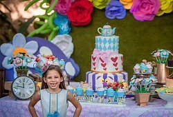 Вечеринка в стиле Алиса в стране Чудес